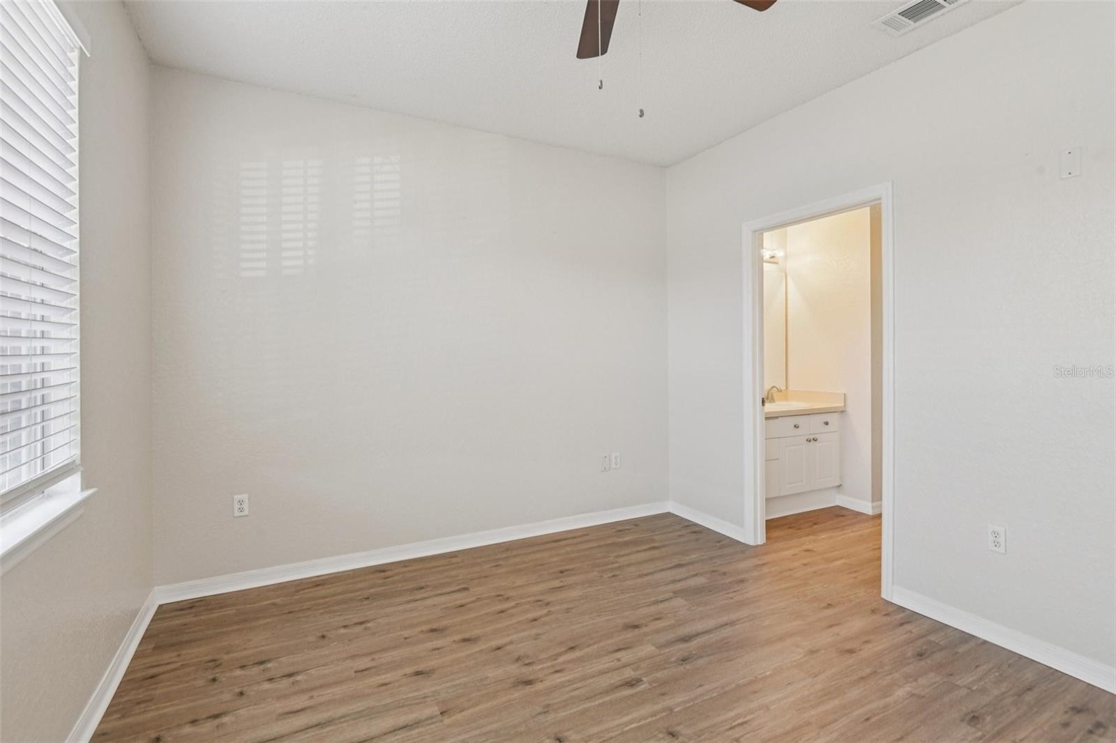 Image 20 of 38 For 18001 Richmond Place Drive 1213