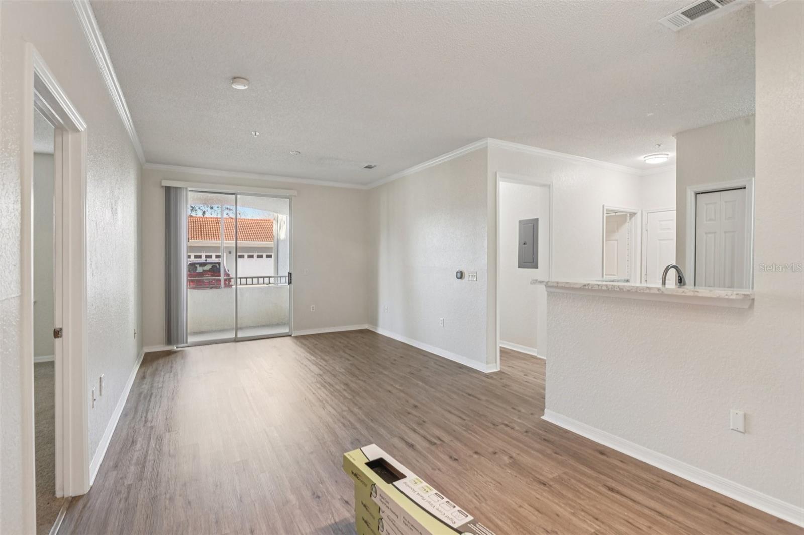 Image 5 of 38 For 18001 Richmond Place Drive 1213