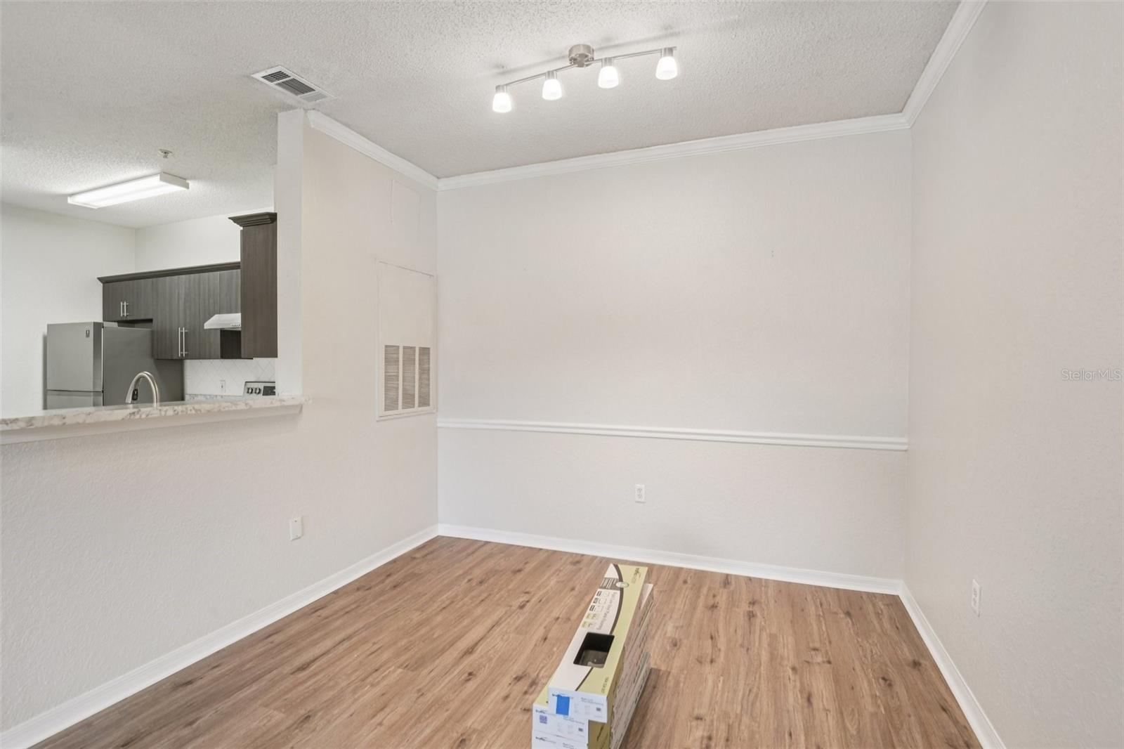 Image 8 of 38 For 18001 Richmond Place Drive 1213