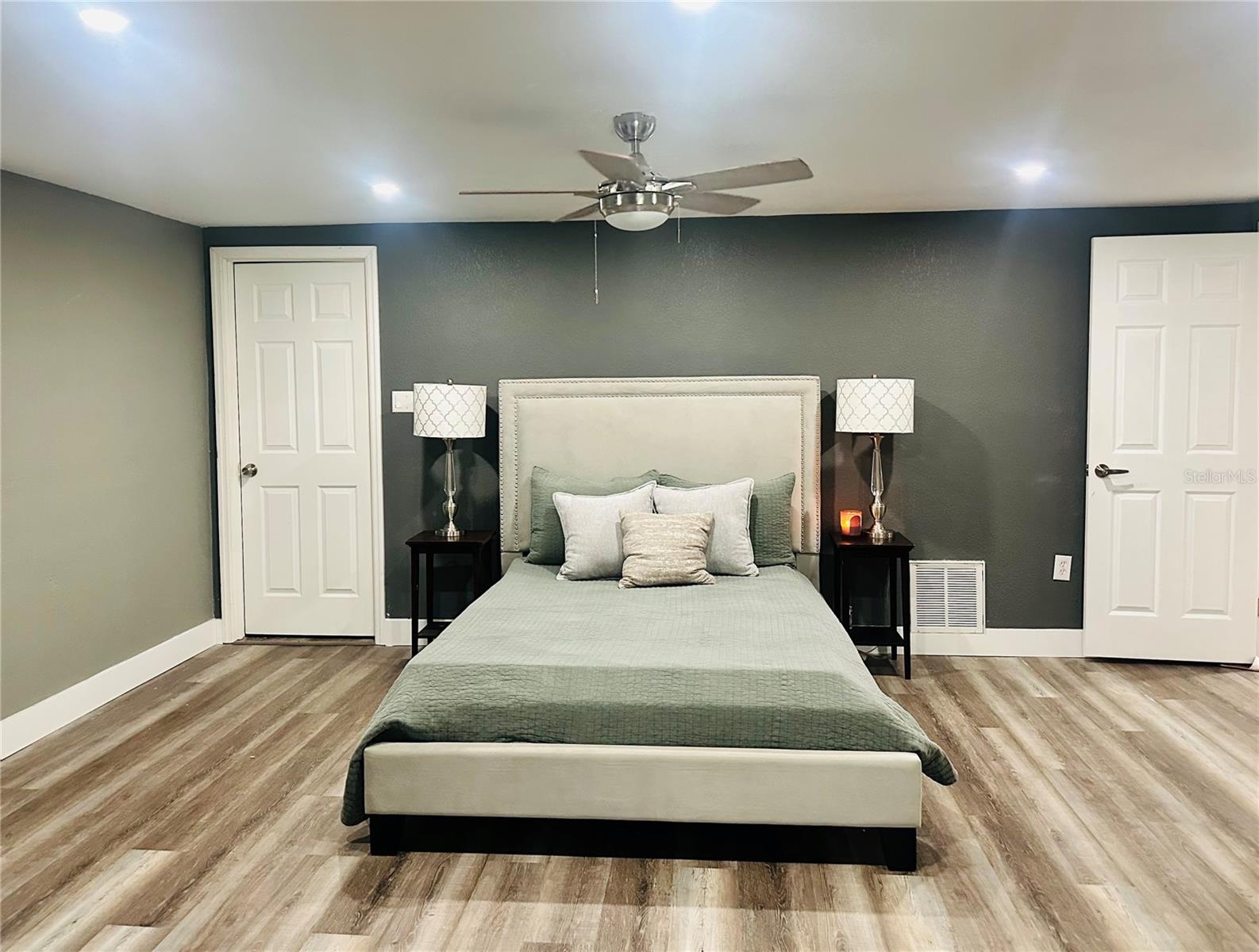 Image 17 of 23 For 12922 Post Road