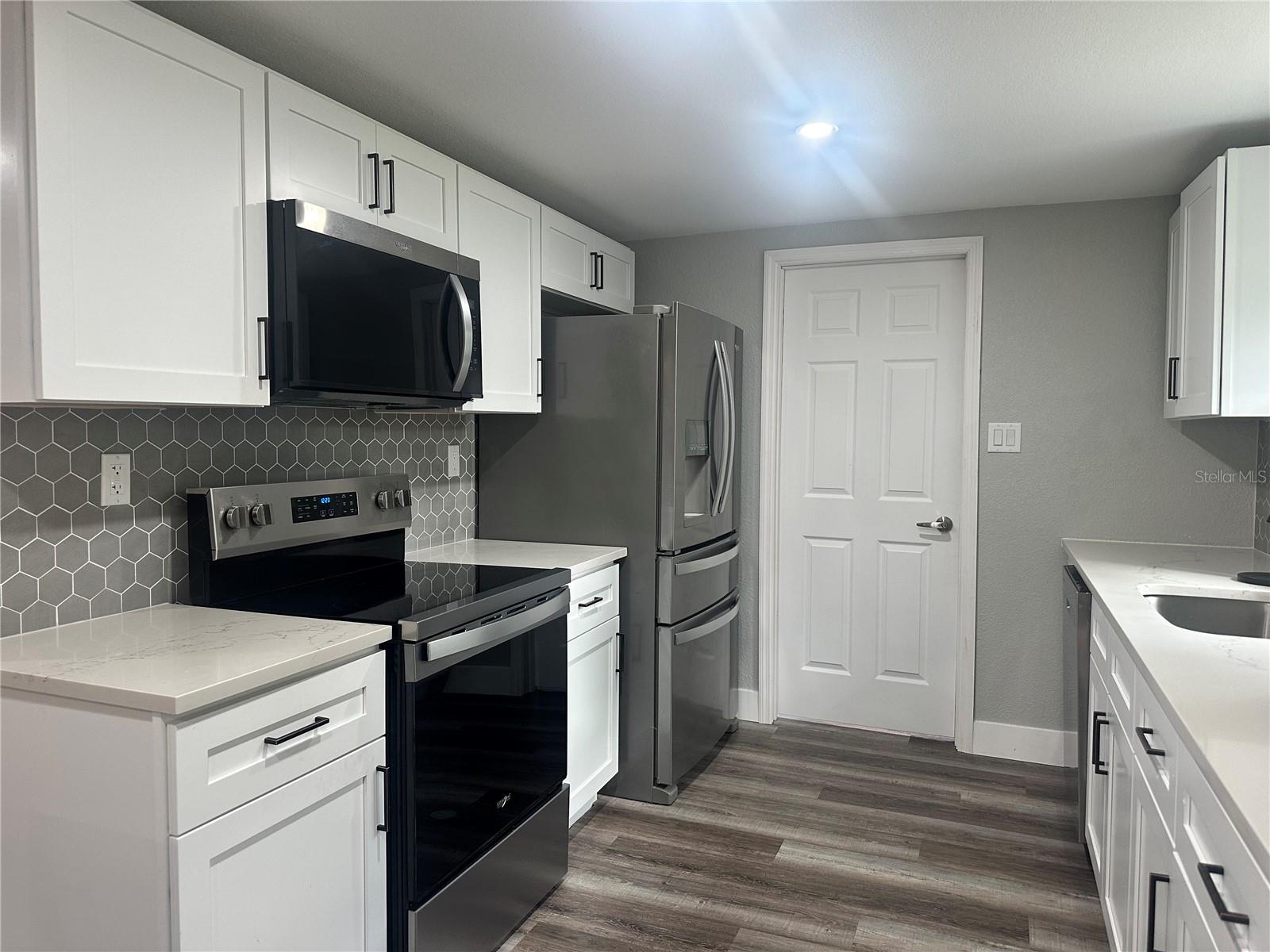 Image 8 of 23 For 12922 Post Road