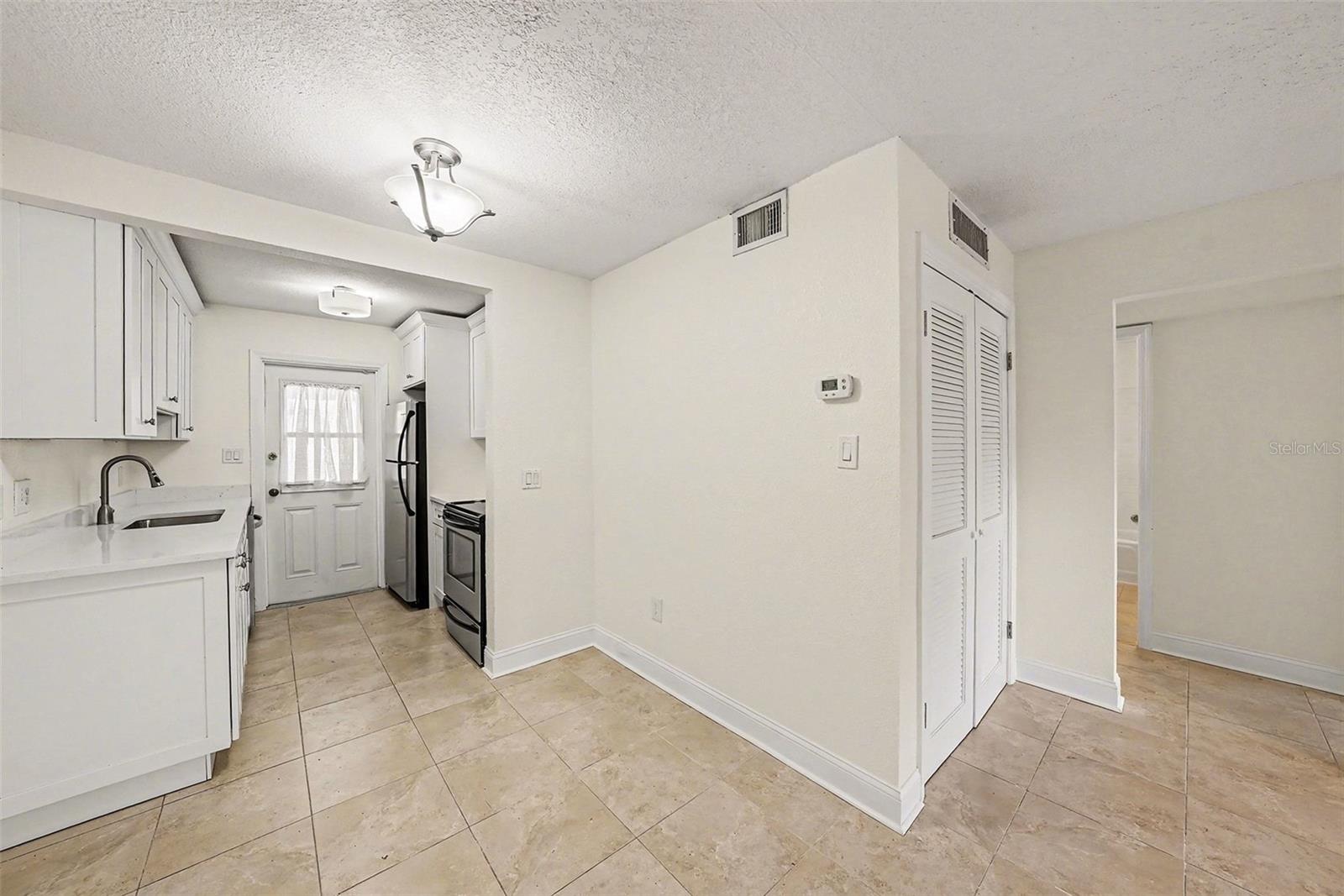 Image 15 of 27 For 208 Danube Avenue 103