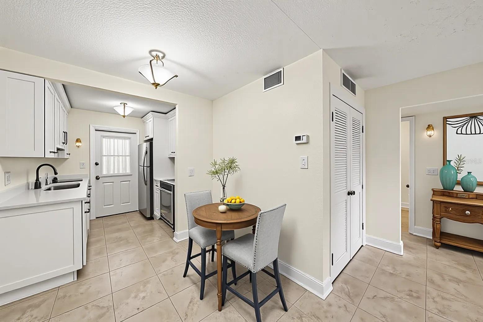 Image 16 of 27 For 208 Danube Avenue 103