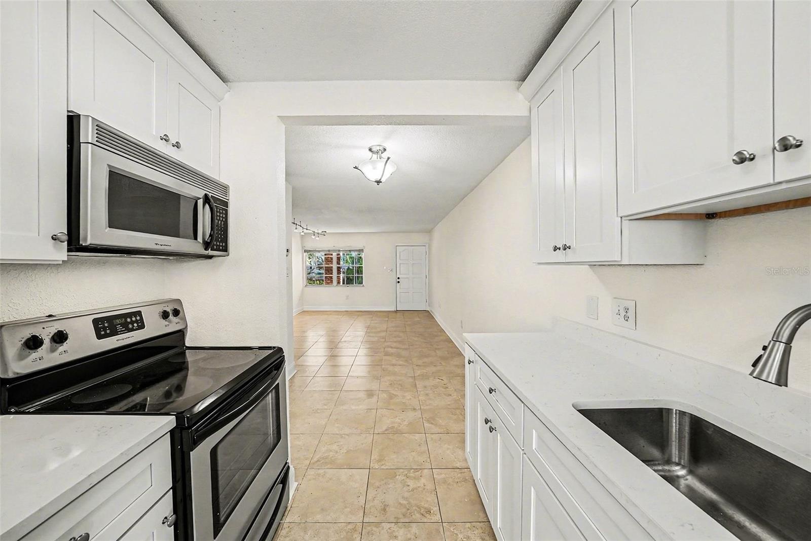 Image 19 of 27 For 208 Danube Avenue 103