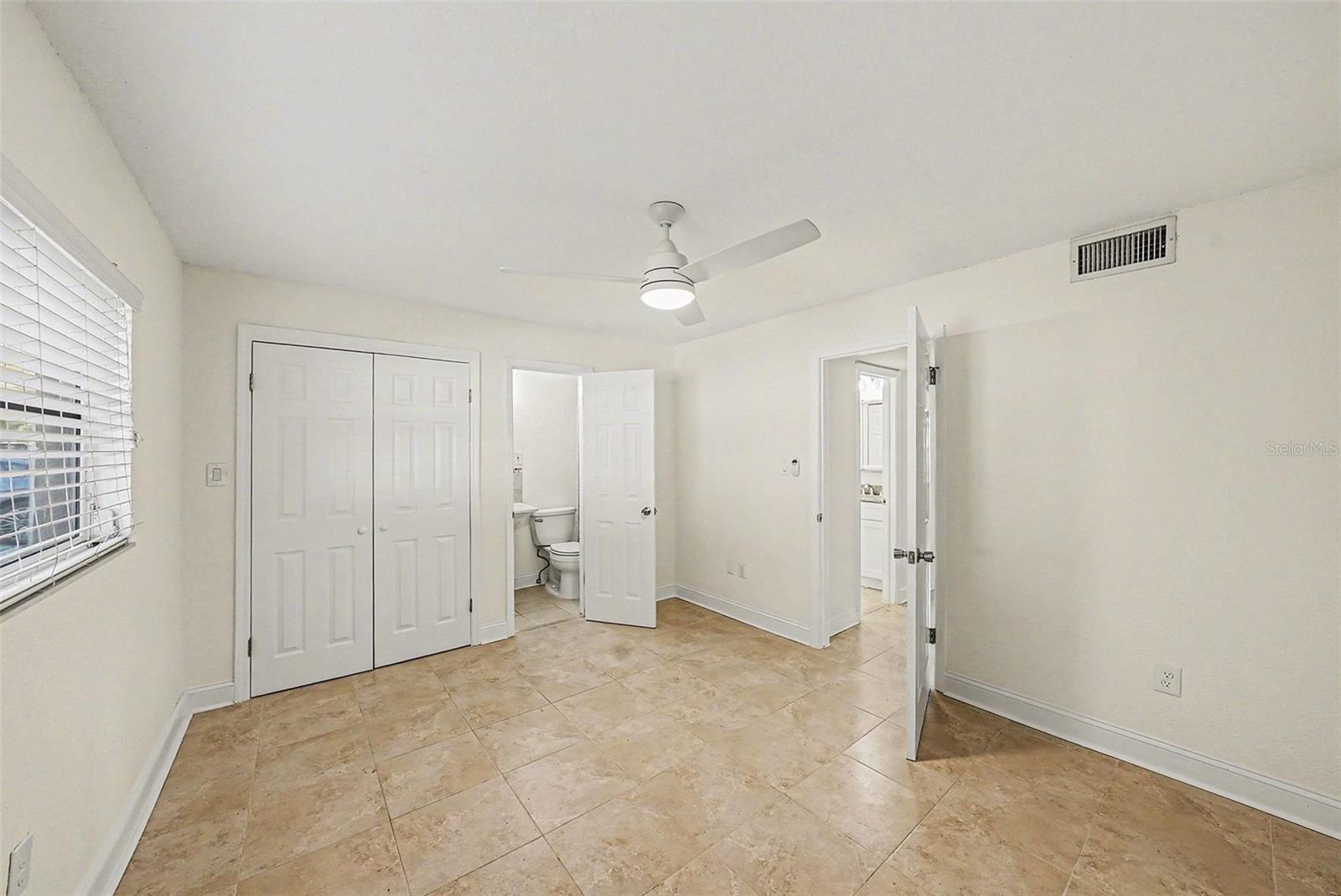 Image 21 of 27 For 208 Danube Avenue 103