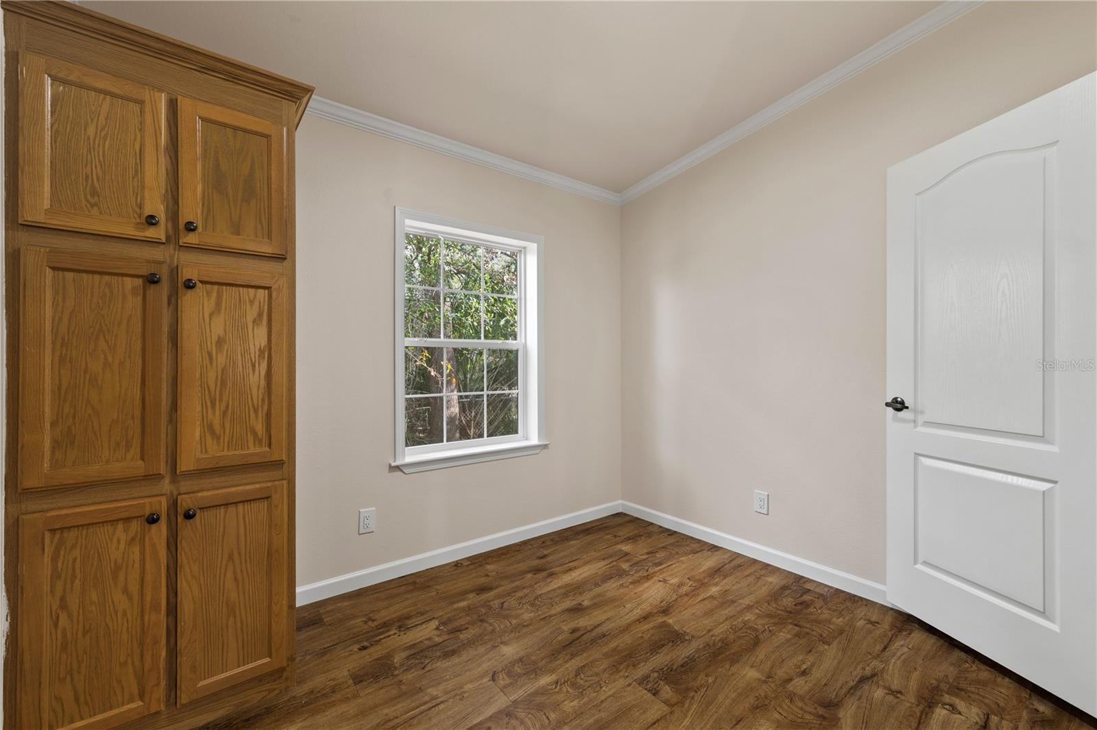 Image 16 of 42 For 8019 Meadowview Cir