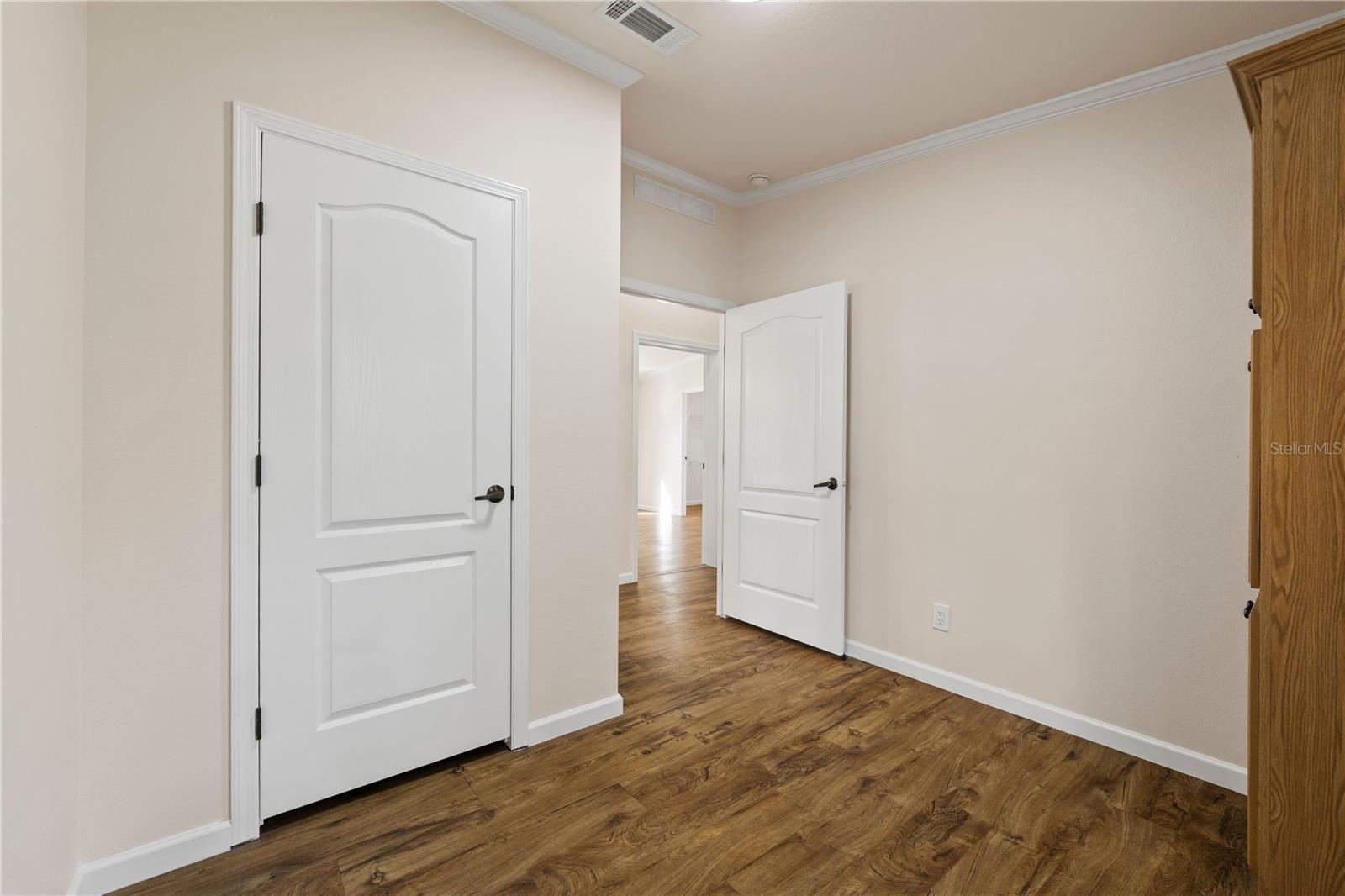 Image 17 of 42 For 8019 Meadowview Cir