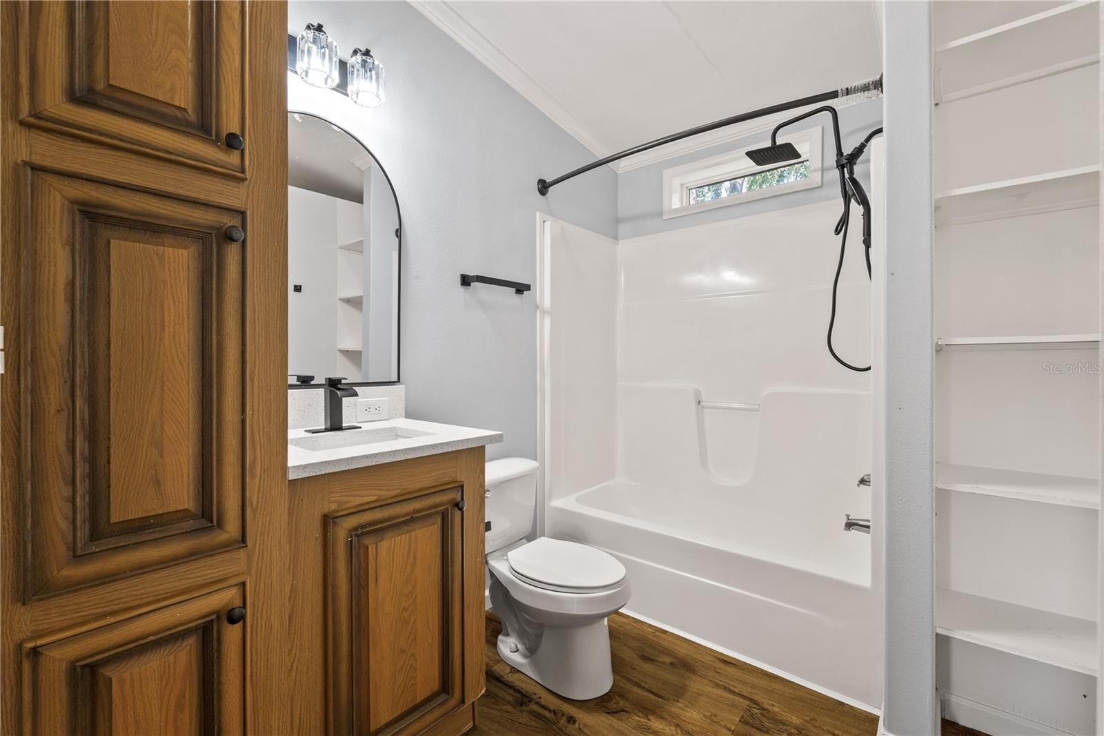 Image 19 of 42 For 8019 Meadowview Cir