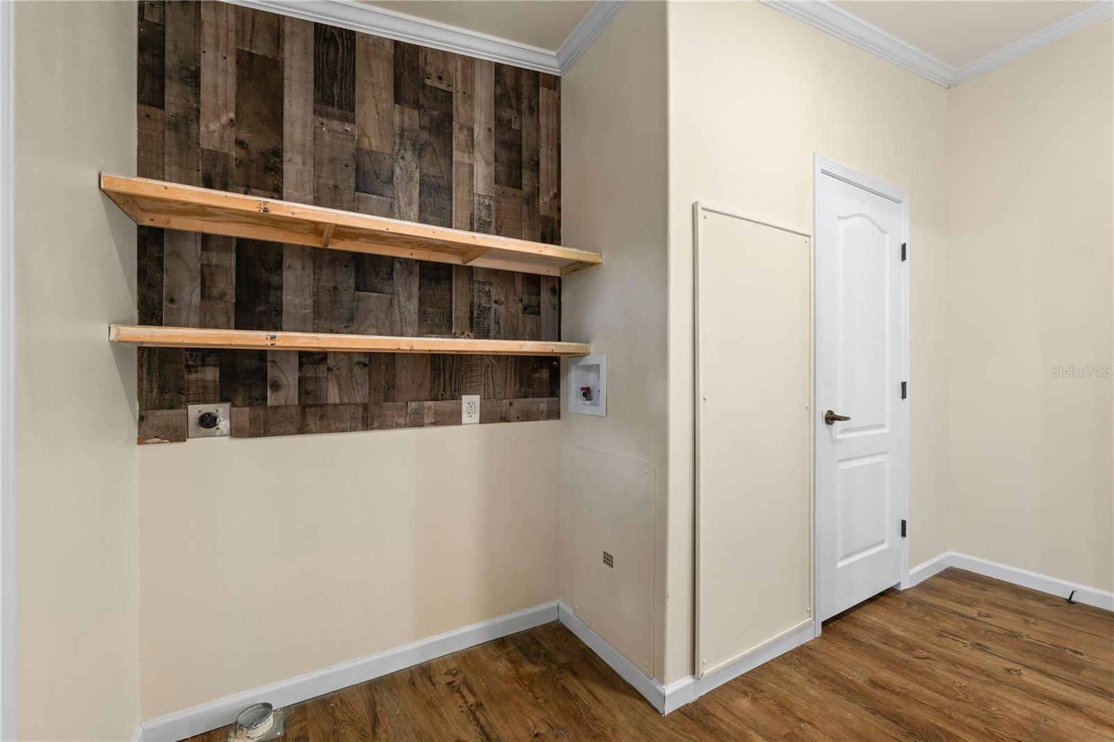 Image 20 of 42 For 8019 Meadowview Cir