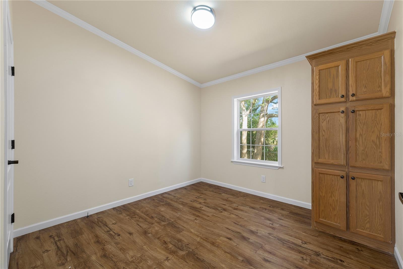 Image 21 of 42 For 8019 Meadowview Cir