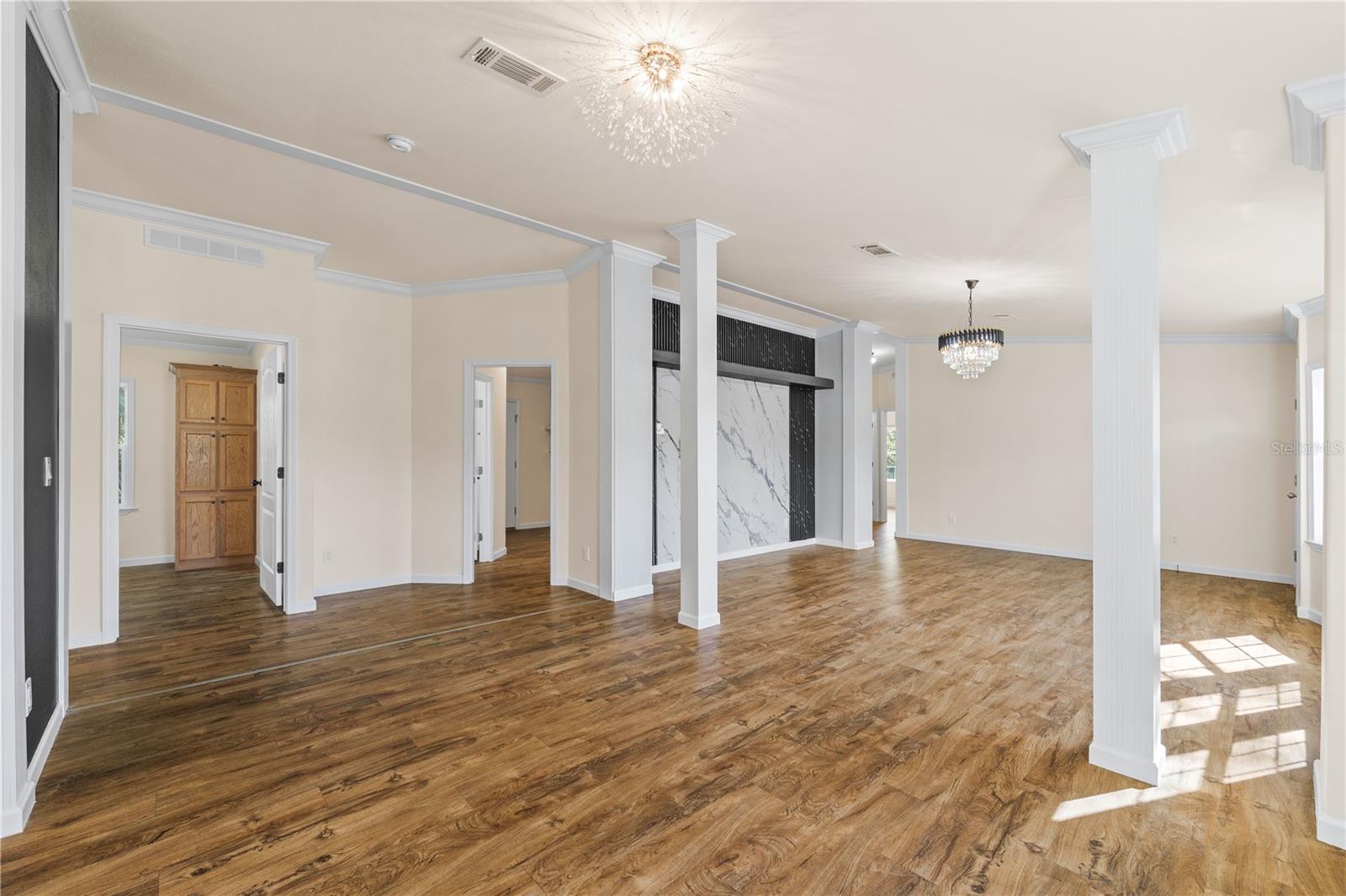 Image 7 of 42 For 8019 Meadowview Cir