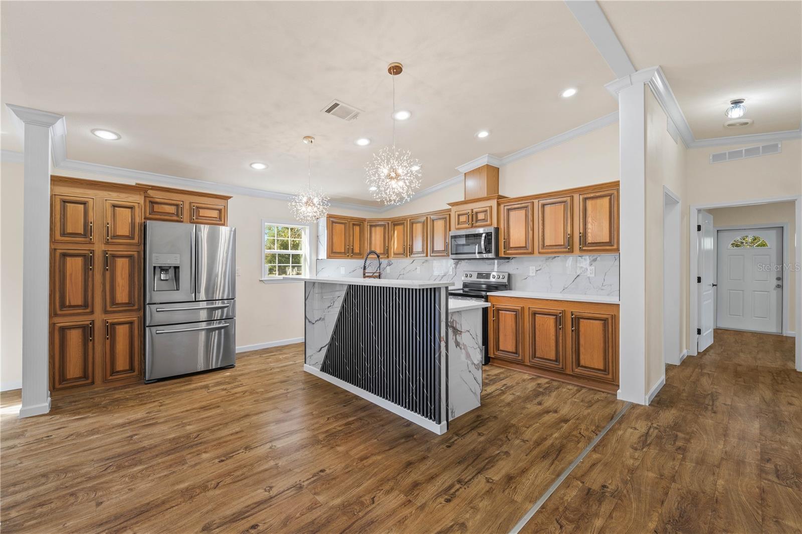 Image 8 of 42 For 8019 Meadowview Cir