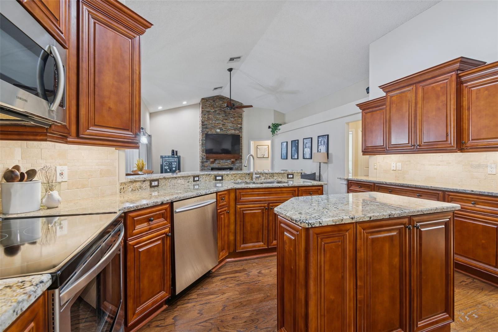 Image 33 of 100 For 4320 Auston Way