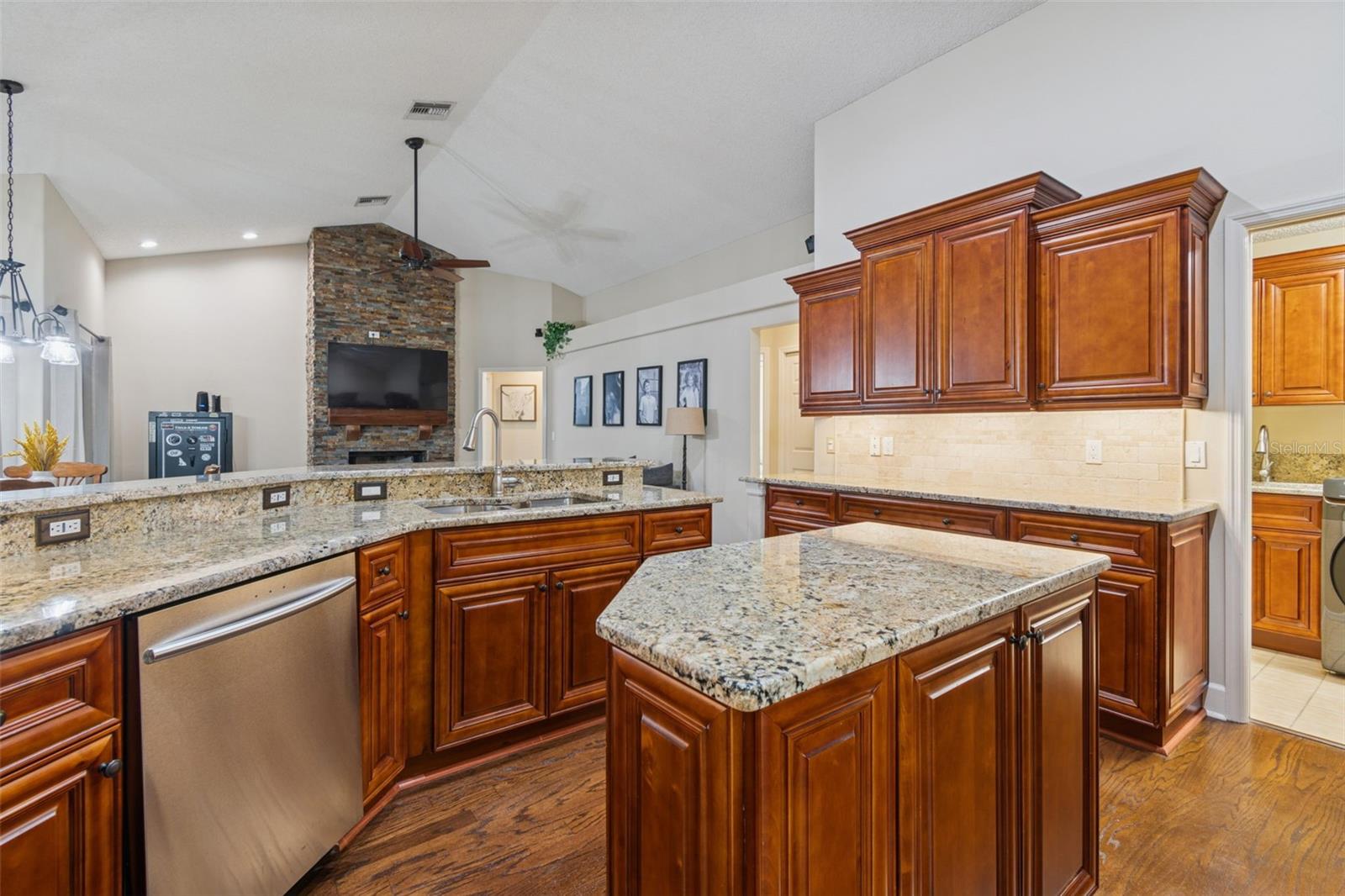 Image 34 of 100 For 4320 Auston Way