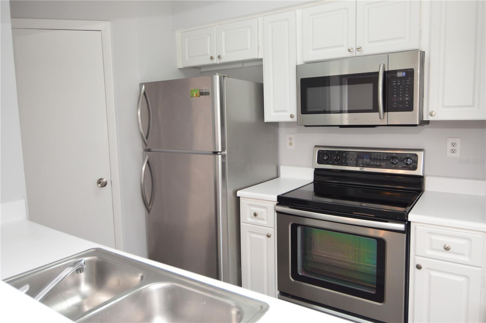 Image 6 of 90 For 8635 Mallard Reserve Drive 103