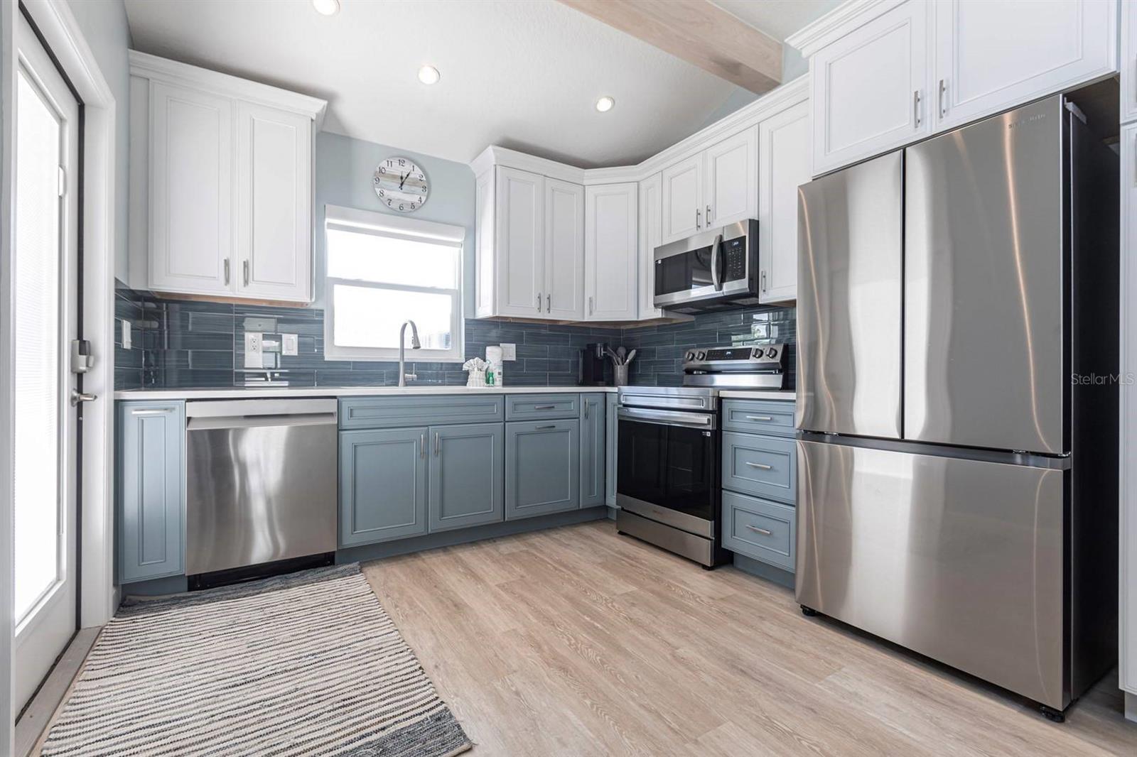 Image 4 of 14 For 6020 Midnight Pass Road 64