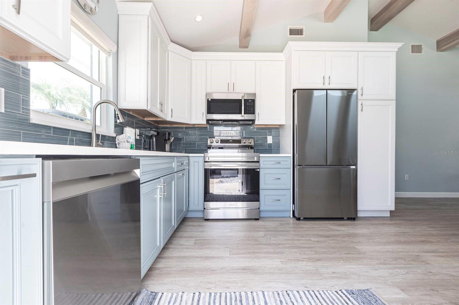 Image 5 of 14 For 6020 Midnight Pass Road 64