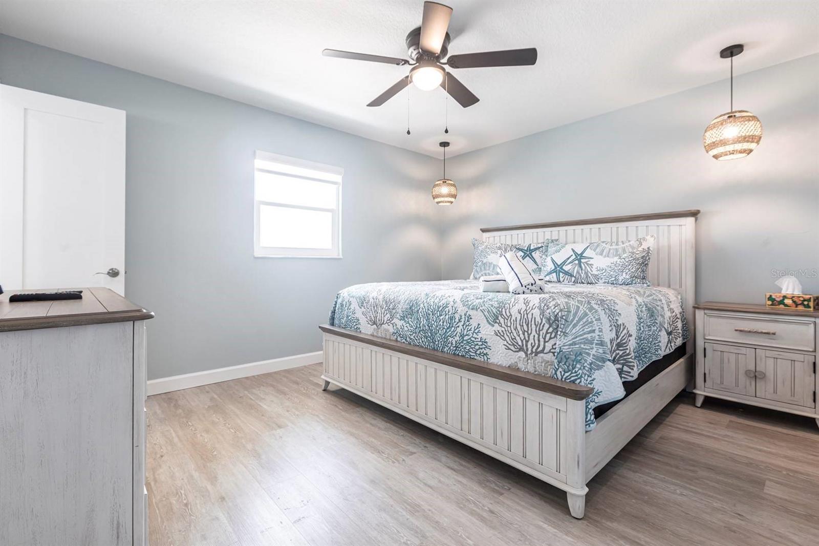 Image 7 of 14 For 6020 Midnight Pass Road 64