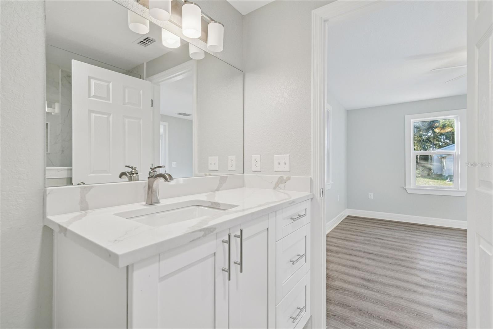 Image 20 of 53 For 2308 Everett Street