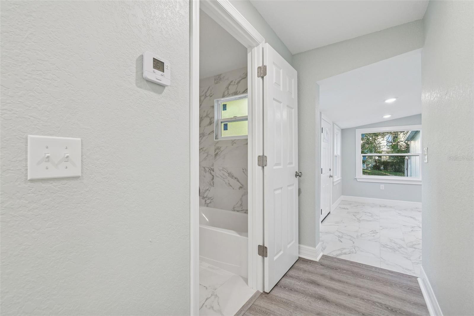 Image 23 of 53 For 2308 Everett Street