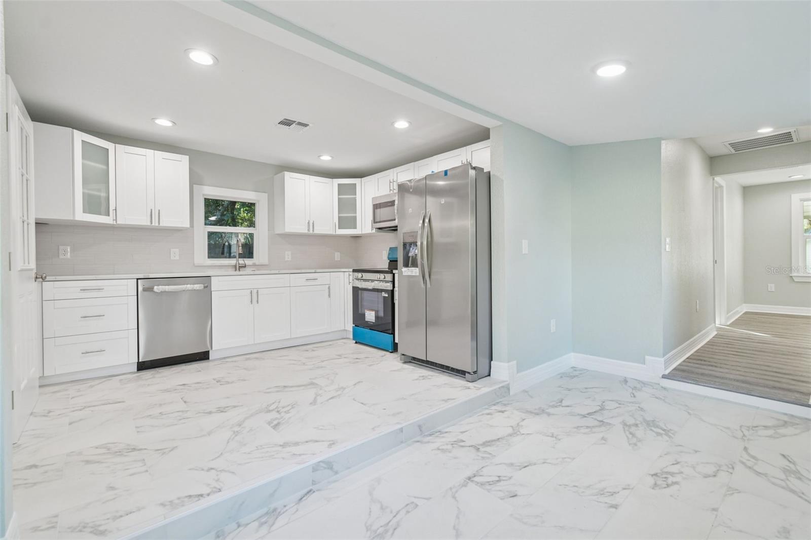 Image 28 of 53 For 2308 Everett Street