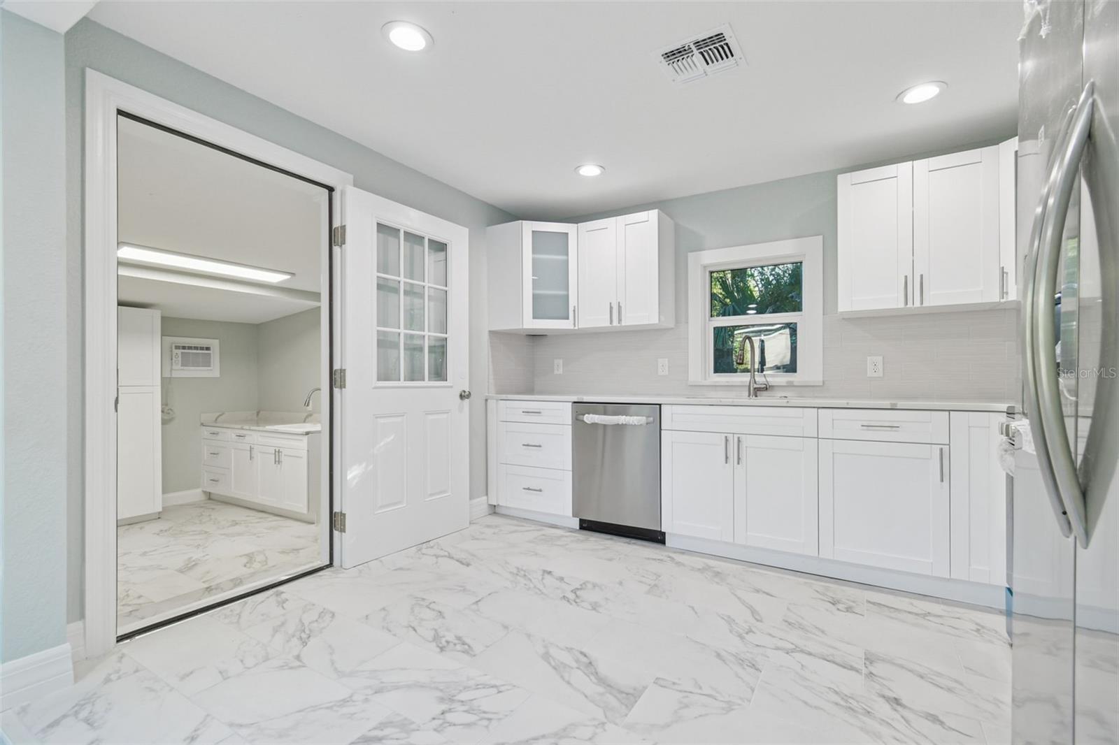 Image 30 of 53 For 2308 Everett Street