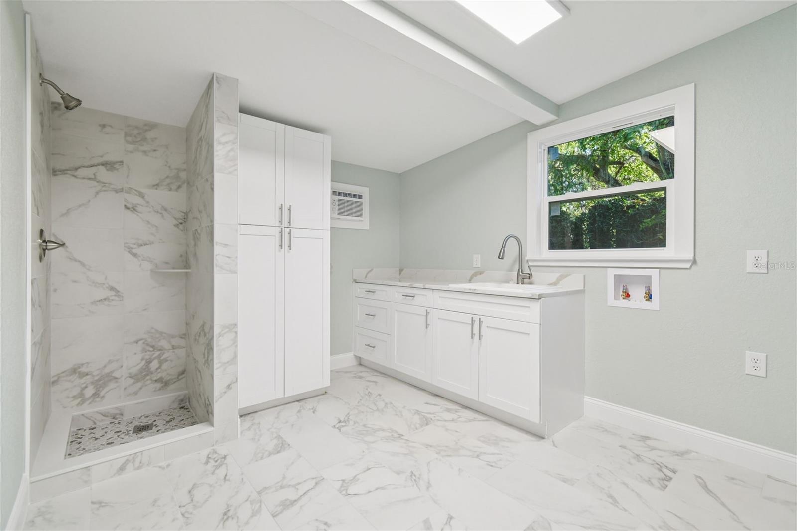 Image 34 of 53 For 2308 Everett Street