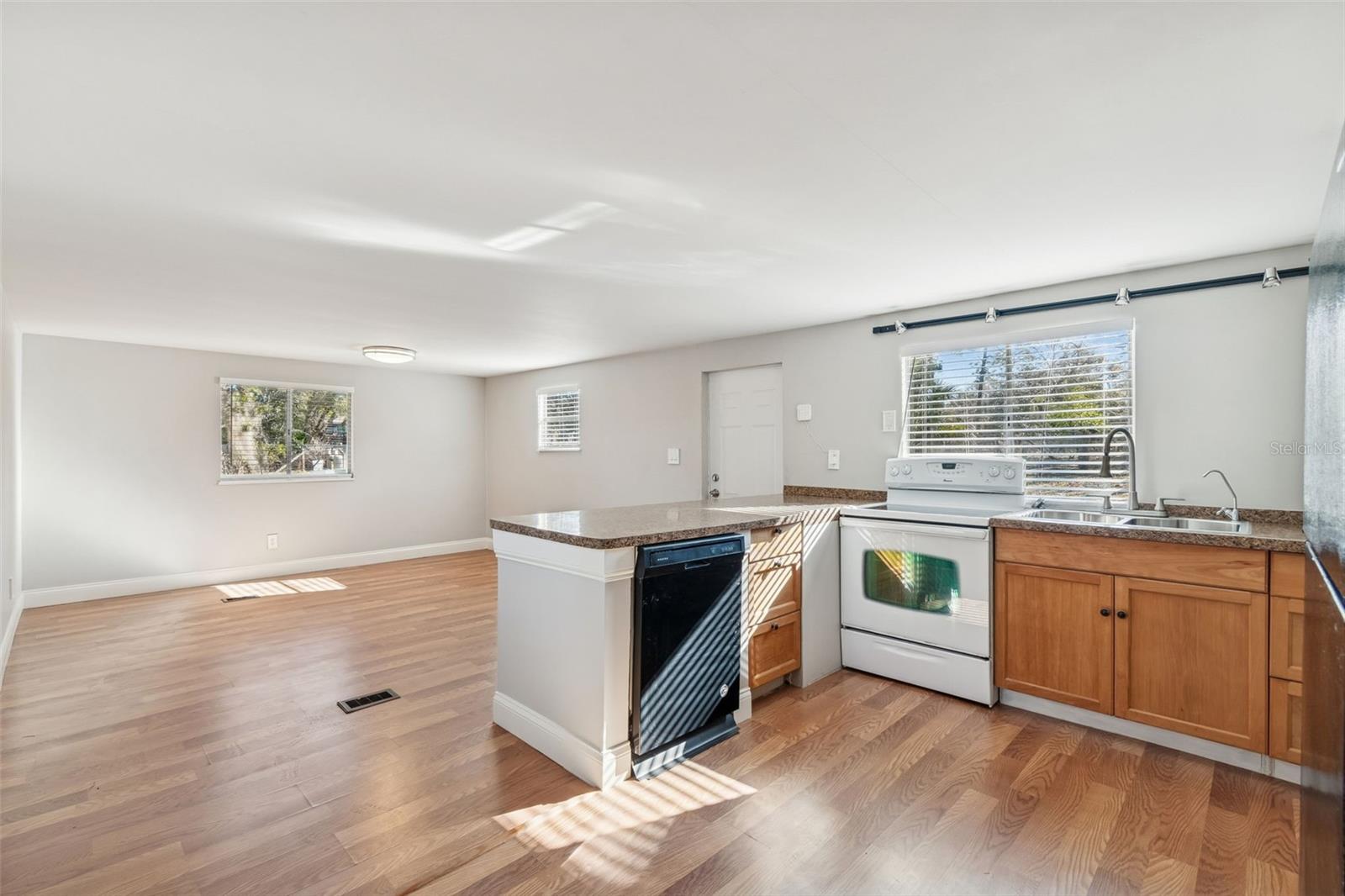 Image 19 of 39 For 5464 Wilson Point