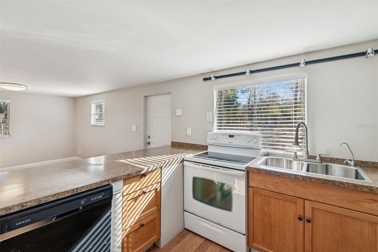 Image 21 of 39 For 5464 Wilson Point