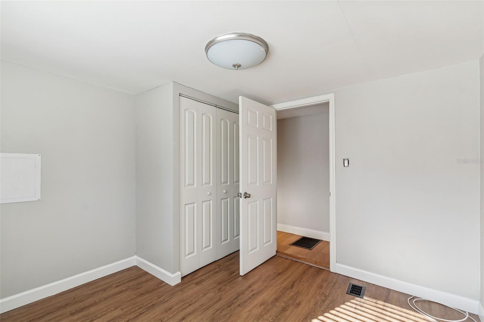 Image 28 of 39 For 5464 Wilson Point