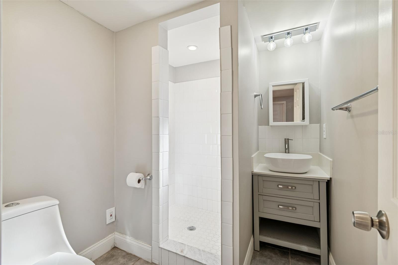 Image 32 of 39 For 5464 Wilson Point