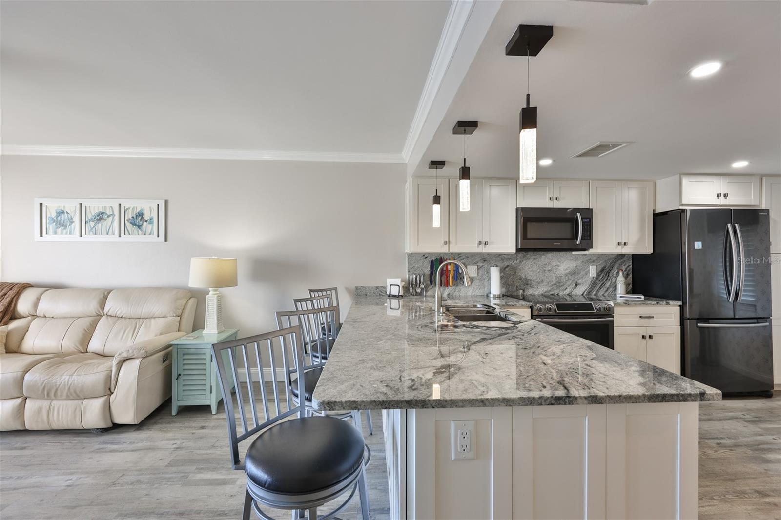 Image 10 of 38 For 6077 113th Street 610