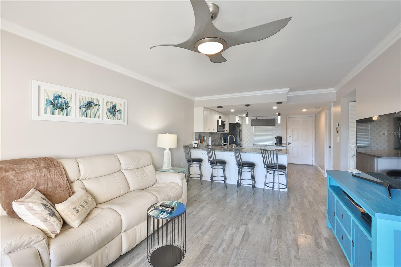 Image 12 of 38 For 6077 113th Street 610