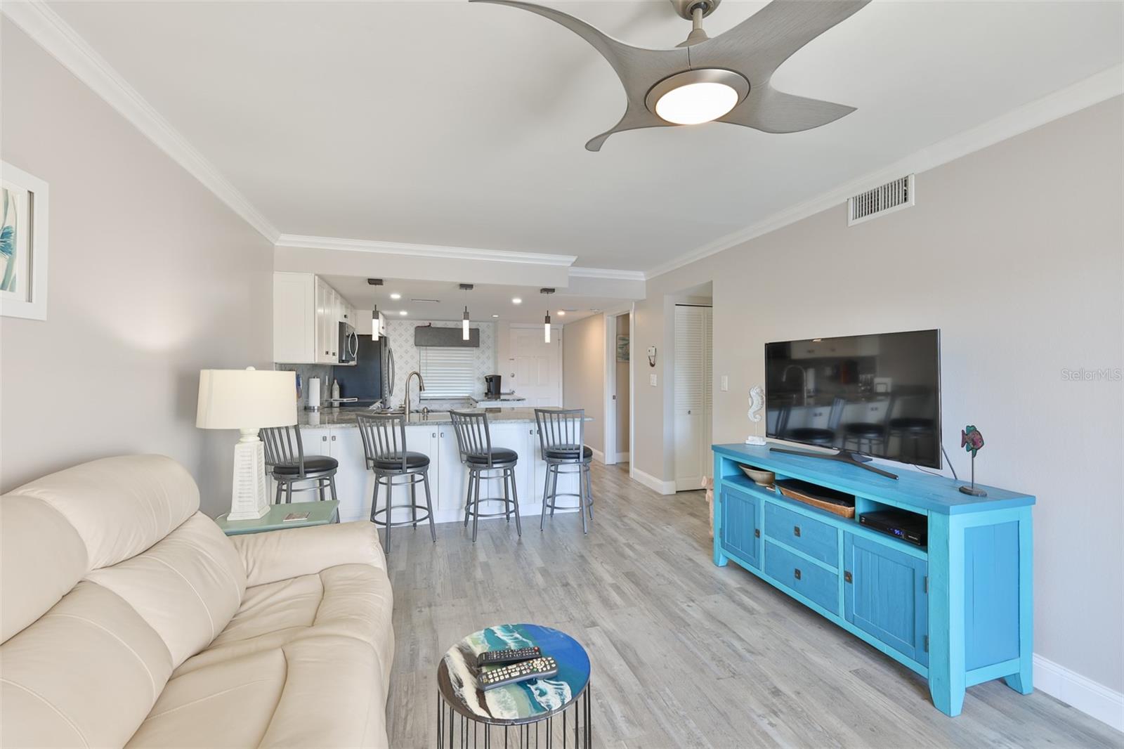 Image 13 of 38 For 6077 113th Street 610