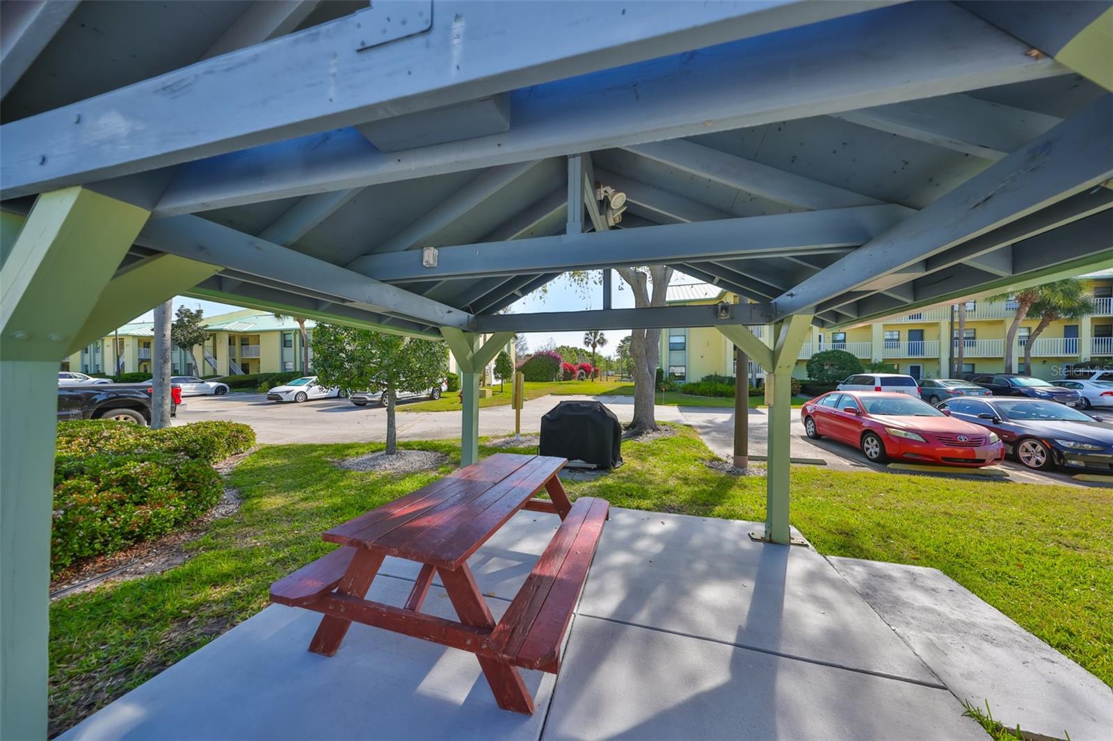 Image 33 of 38 For 6077 113th Street 610