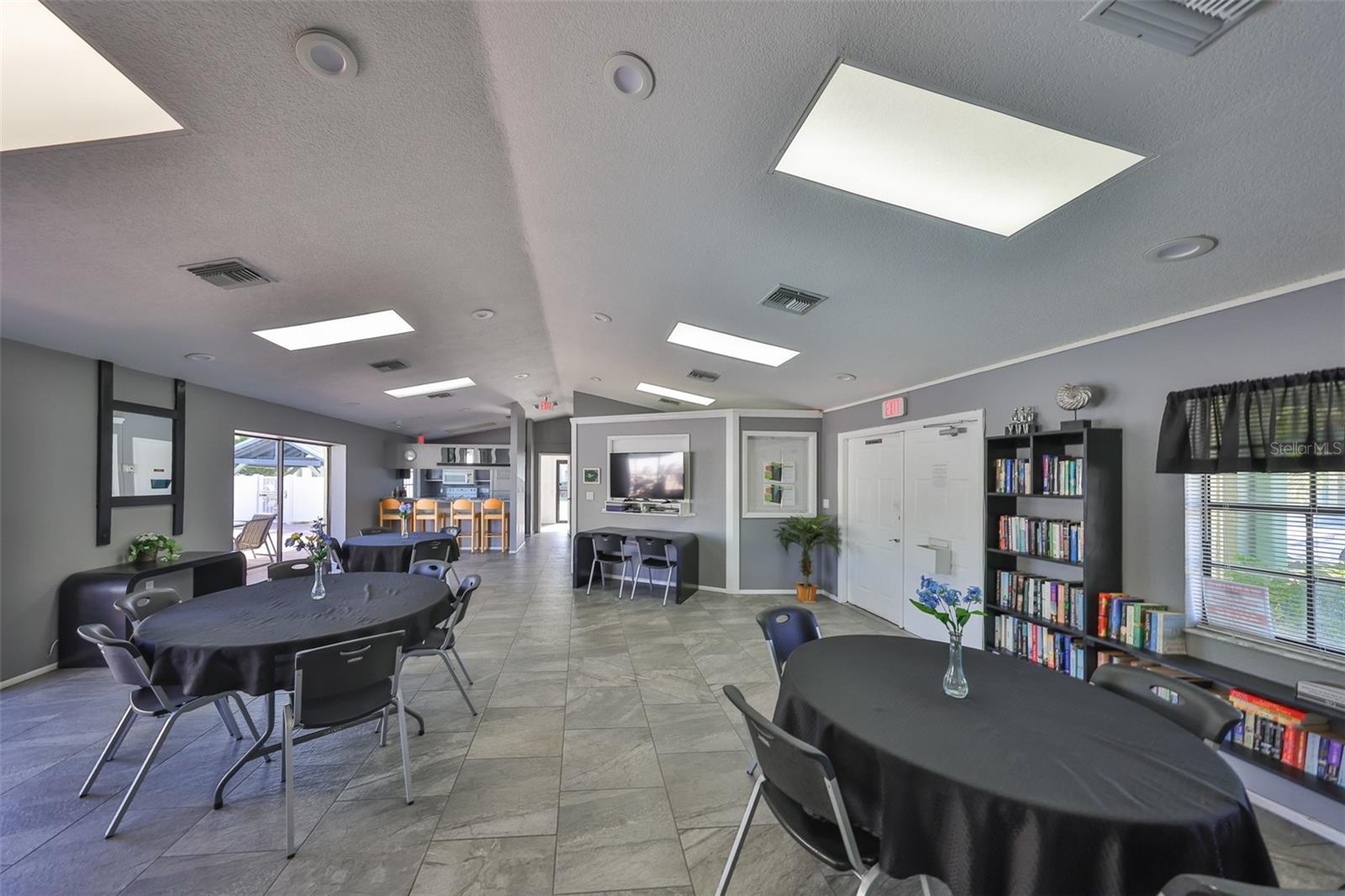 Image 34 of 38 For 6077 113th Street 610