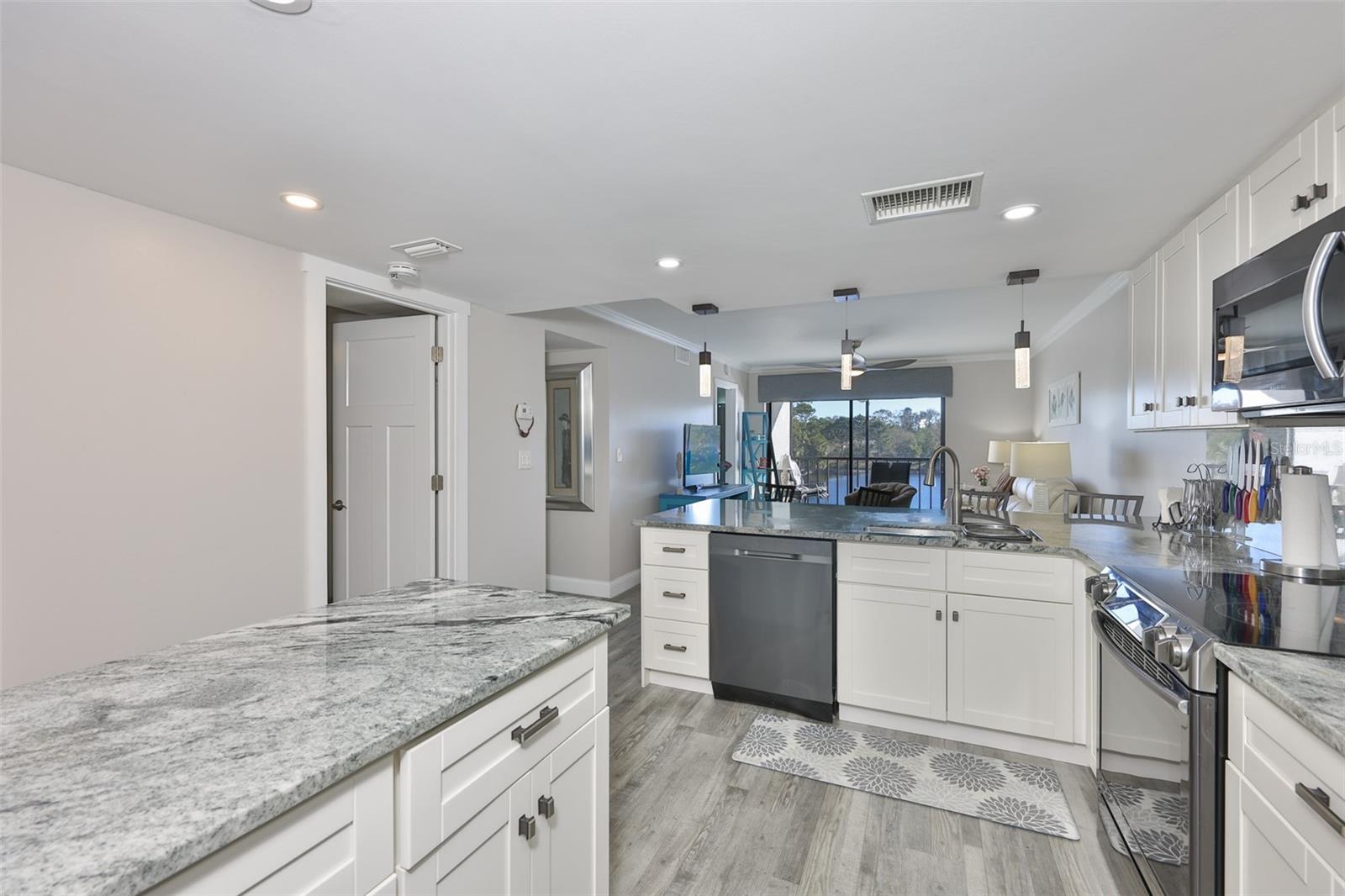 Image 6 of 38 For 6077 113th Street 610