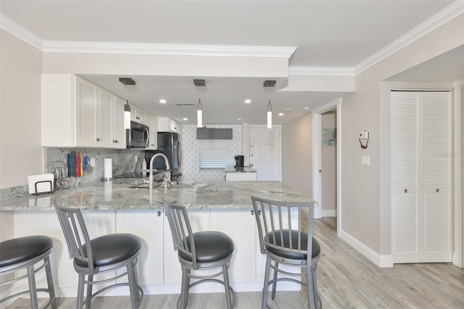 Image 8 of 38 For 6077 113th Street 610