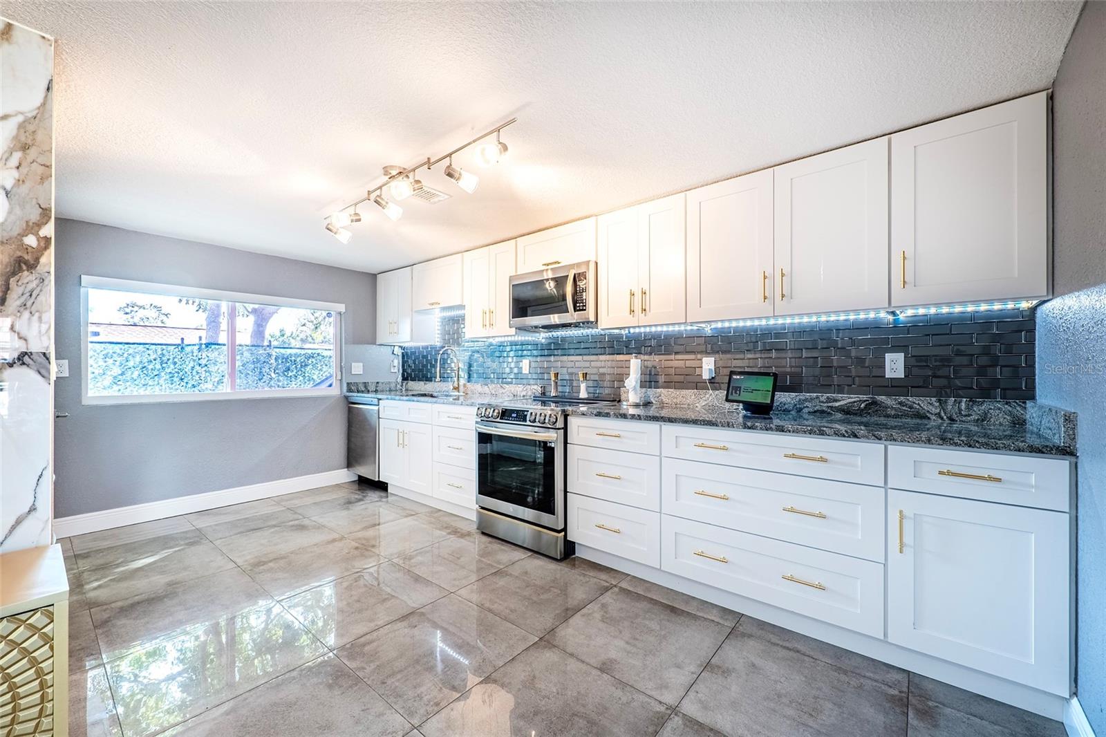 Image 10 of 56 For 12300 Partridge Hill Row