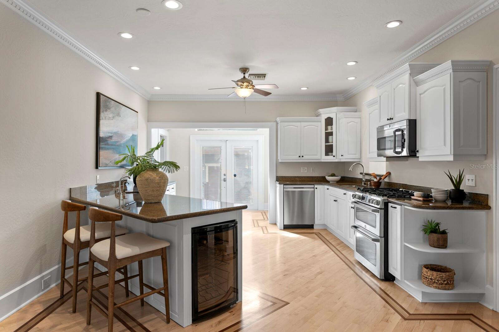 Listing photo id 14 for 446 13th Avenue Ne