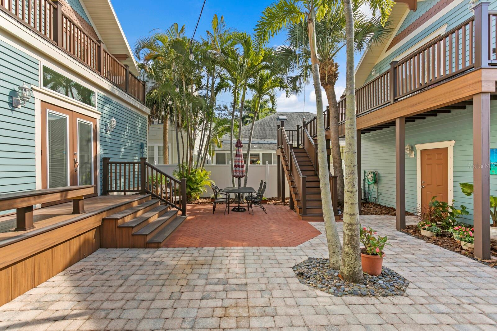 Listing photo id 25 for 446 13th Avenue Ne