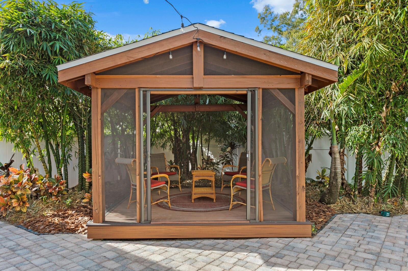 Listing photo id 26 for 446 13th Avenue Ne