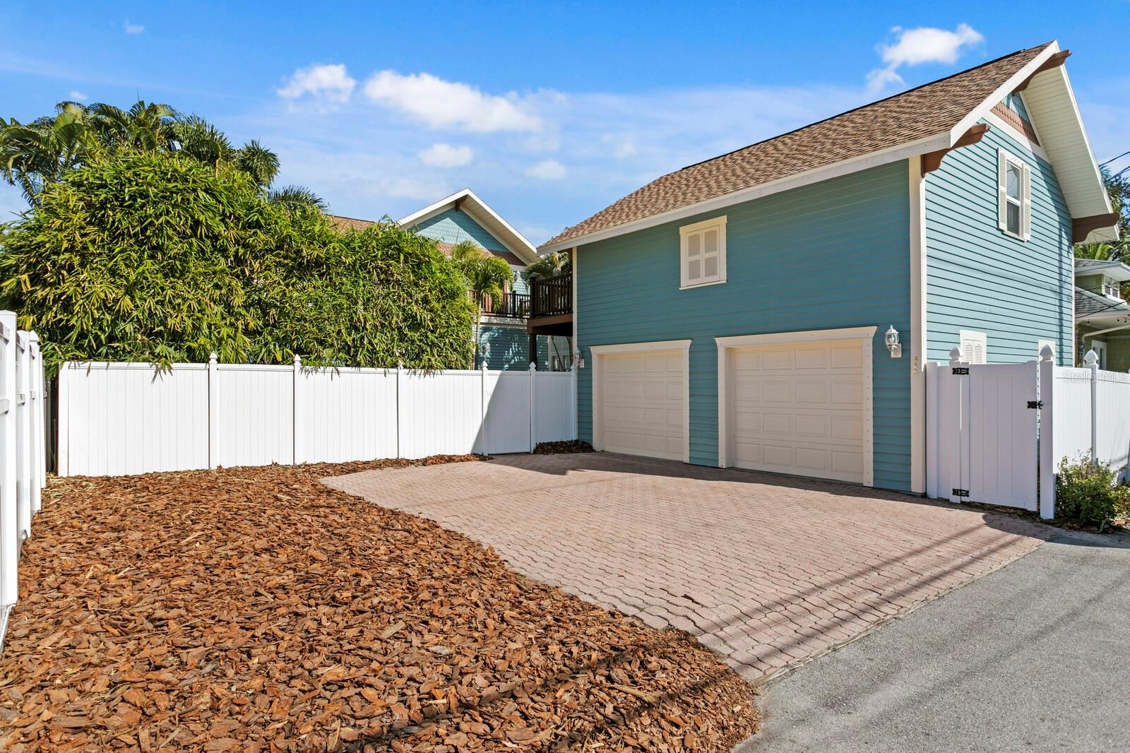 Listing photo id 29 for 446 13th Avenue Ne