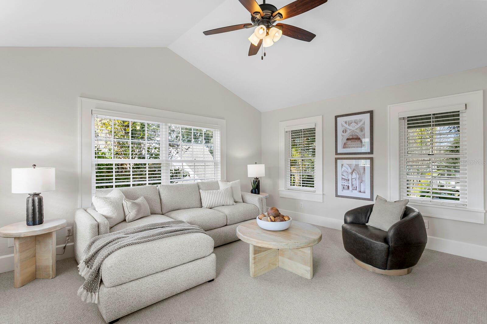 Listing photo id 32 for 446 13th Avenue Ne