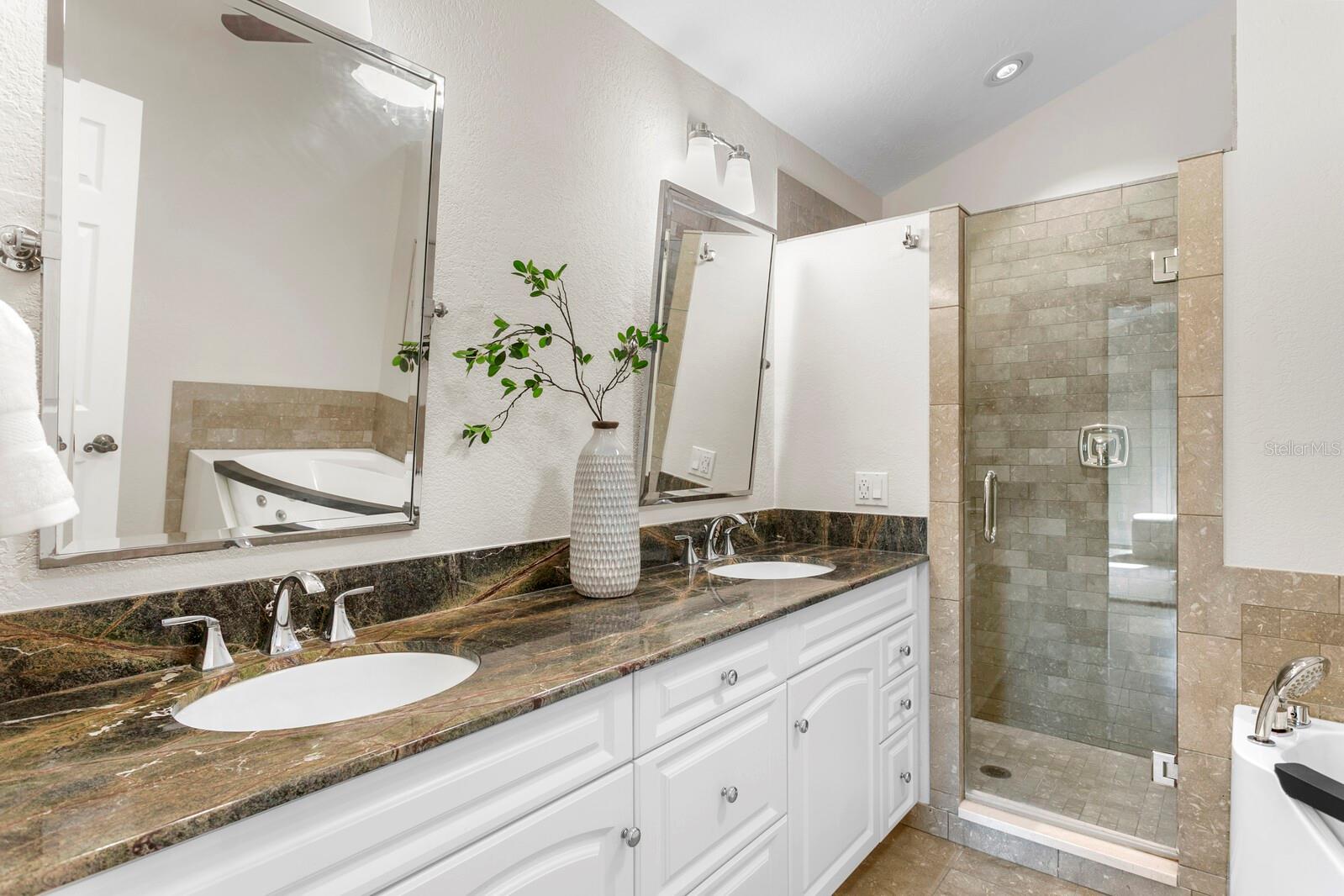 Listing photo id 33 for 446 13th Avenue Ne