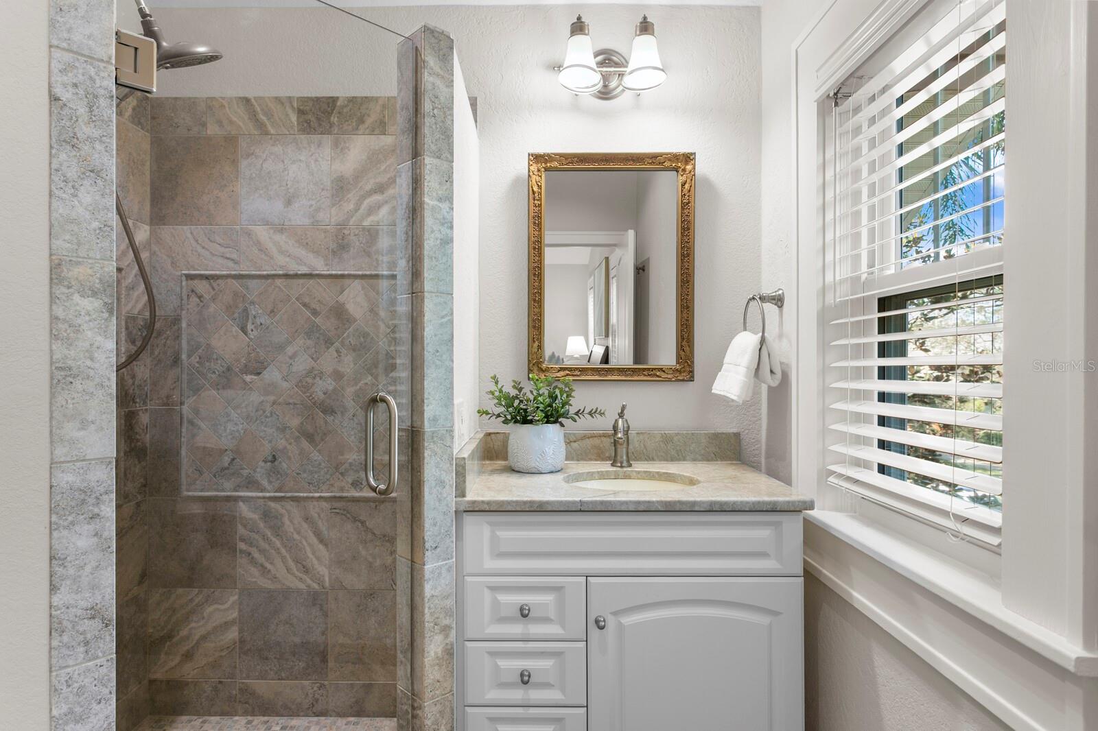 Listing photo id 37 for 446 13th Avenue Ne