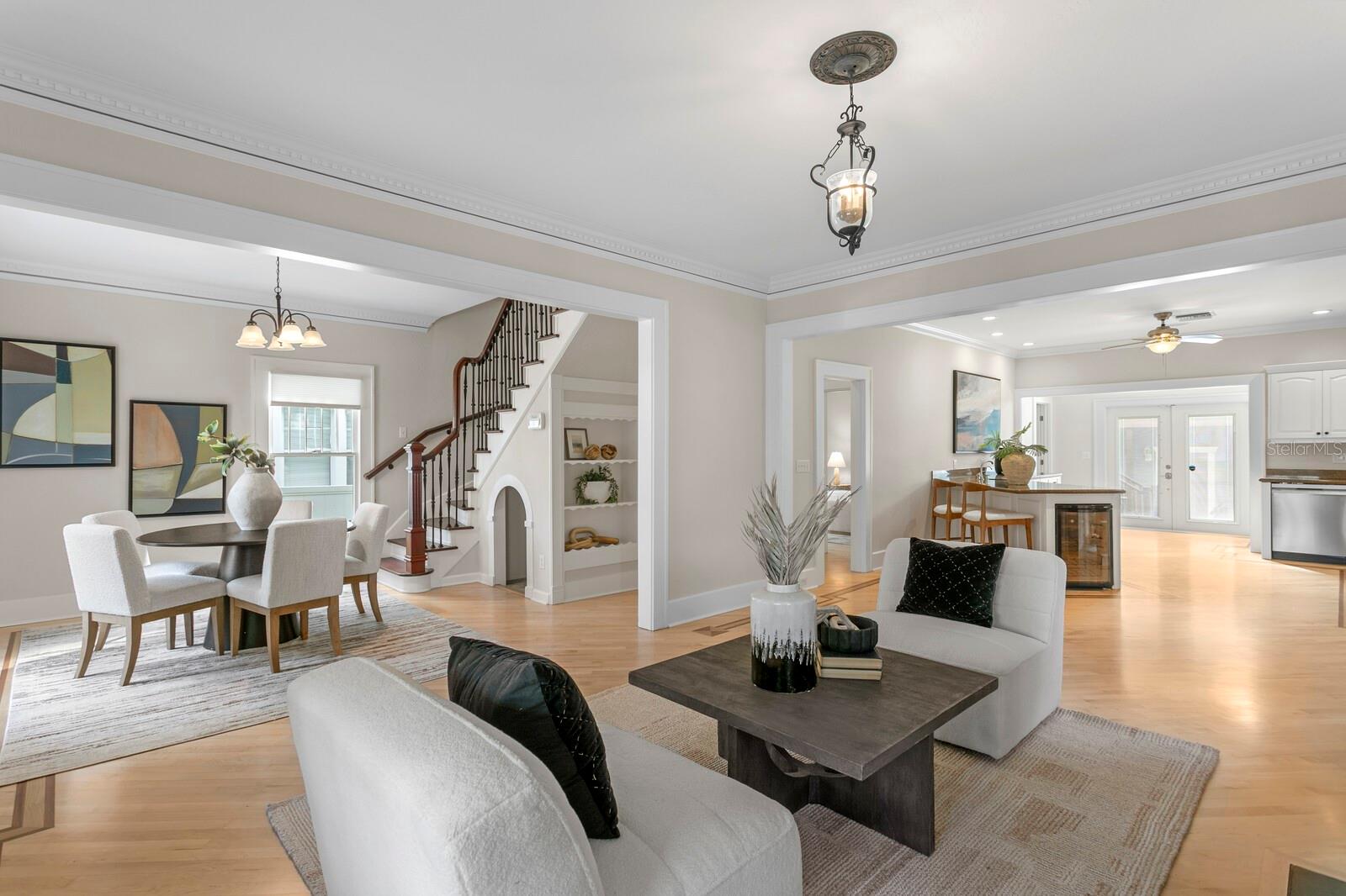 Listing photo id 2 for 446 13th Avenue Ne