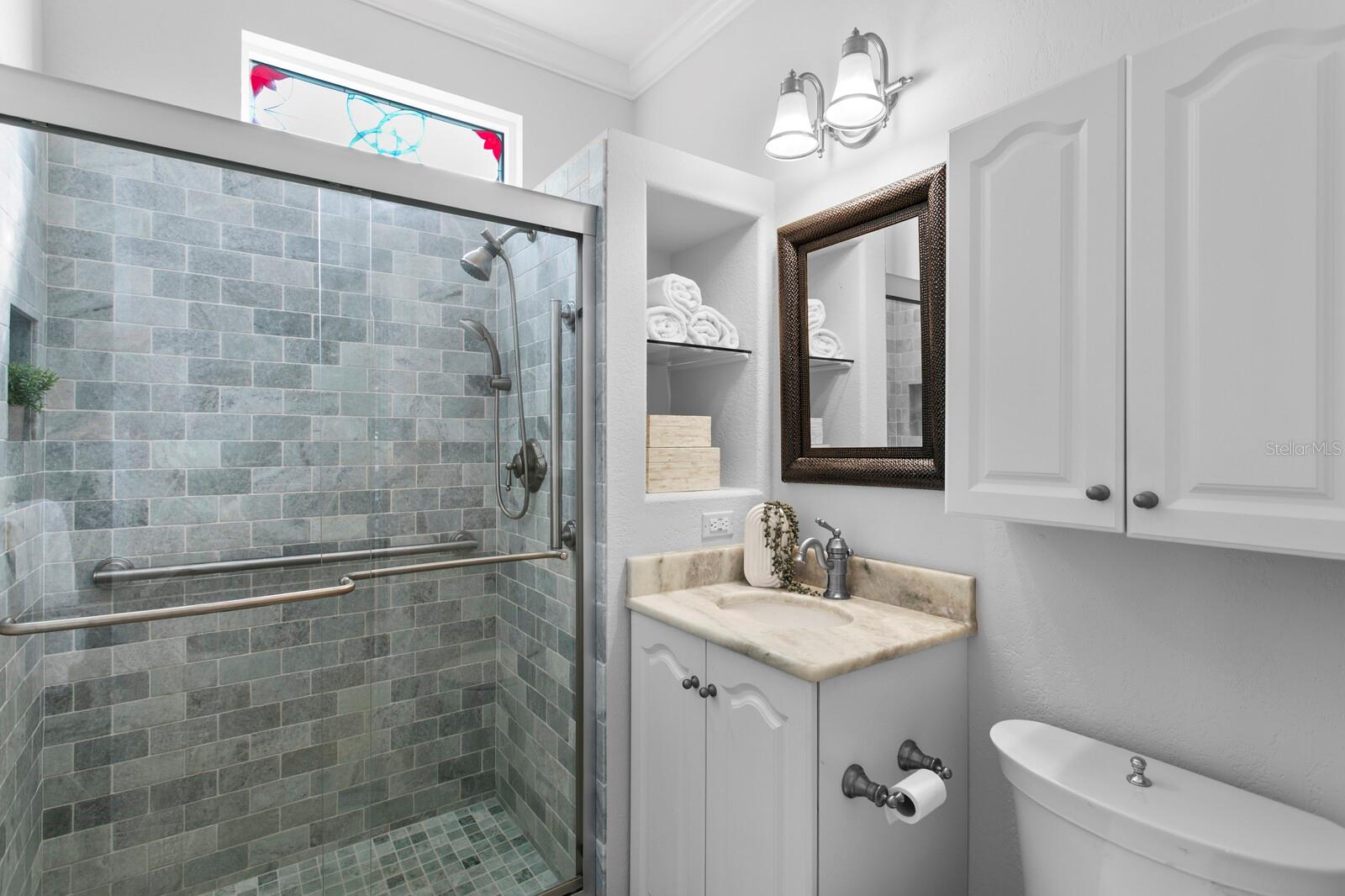 Listing photo id 39 for 446 13th Avenue Ne