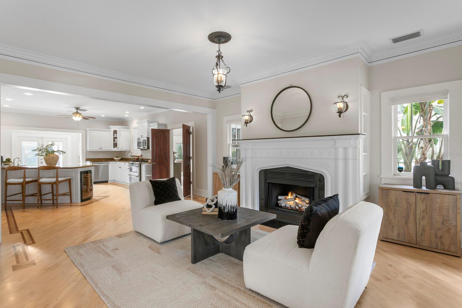 Listing photo id 7 for 446 13th Avenue Ne