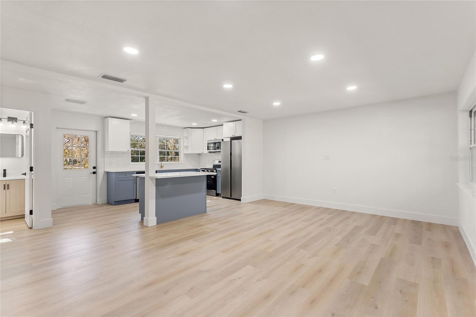 Listing photo id 9 for 2934 Bella Vista Street